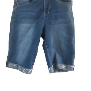 Wanna bett butt Size 3 blue Jean shorts has pockets